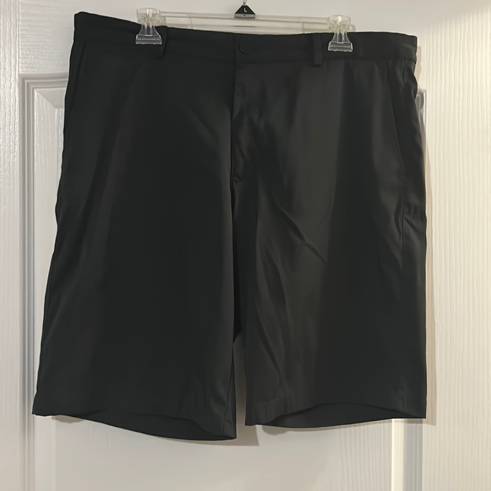Men’s Nike golf shorts